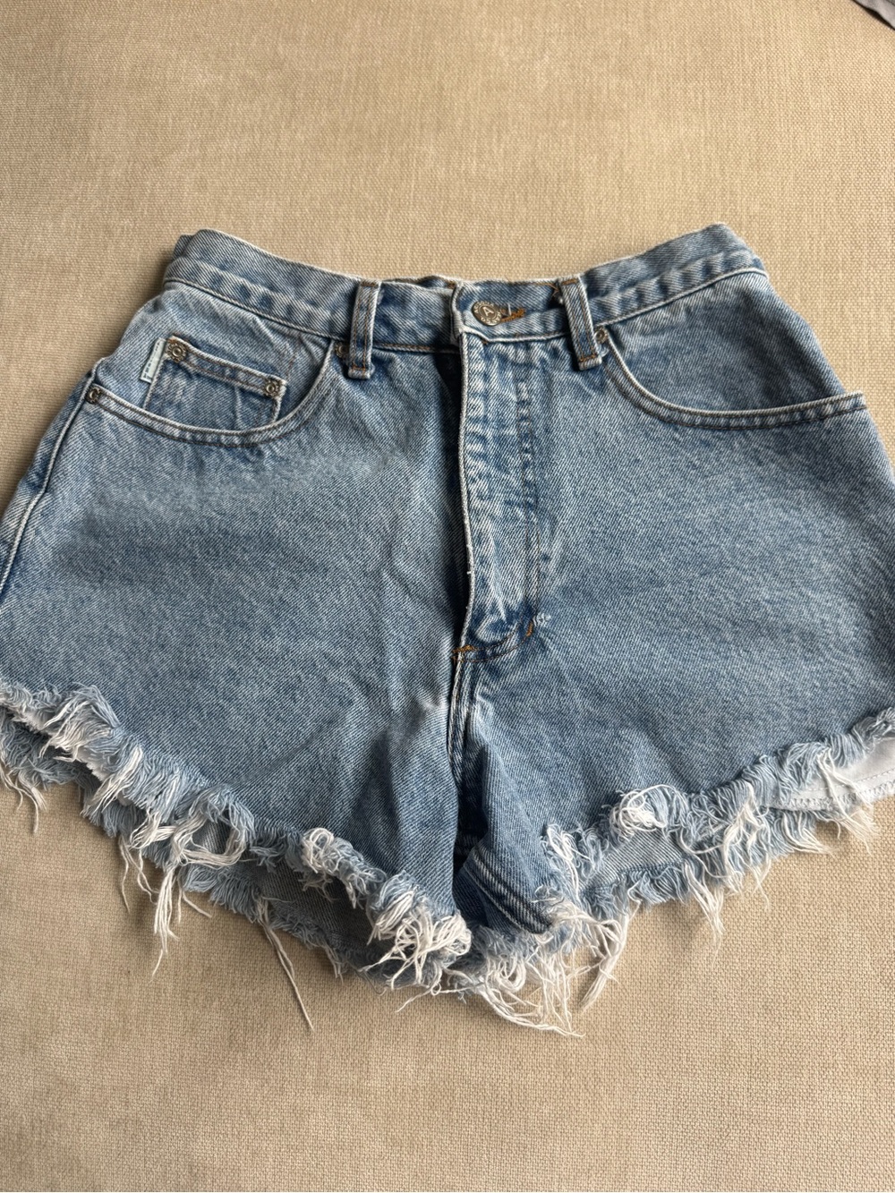Vintage ARIZONA Jean Co High-Rise Light Blue Denim Shorts with Frayed Hem